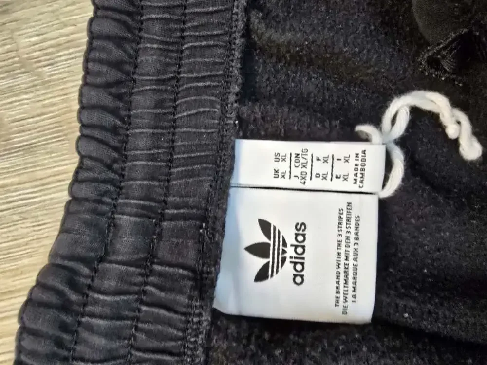 Adidas Originals Santiago Trefoil Embroidered Logo Sweatpants in Black